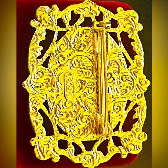 1928 Gold and Black Rectangle Brooch - Picture 8 of 12